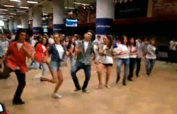 Călătorie în paşi de dans » Muzică şi voie bună la metroul bucureştean