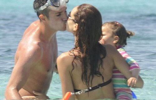 GALERIE FOTO » Se poate şi aşa! Van Persie, familist convins, e-n vacanţă în Spania cu copiii