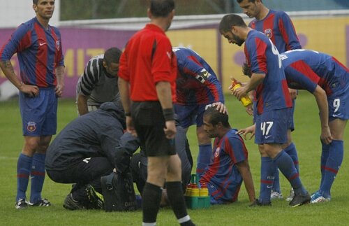 Levy mai are în lot doar patru fundaşi centrali valizi!