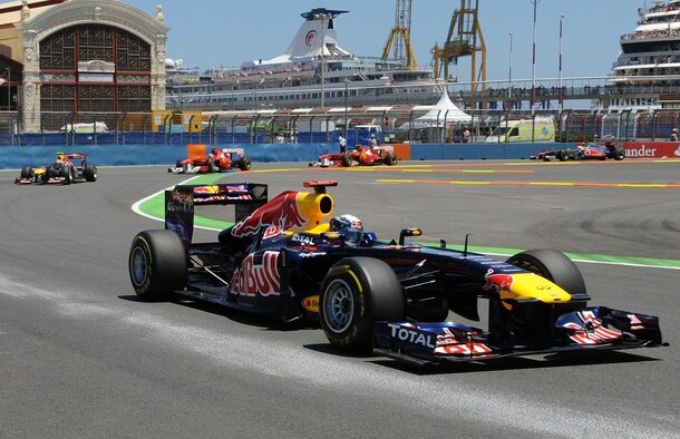 GALERIE FOTO »  Vettel cîştigă cursa de la Valencia!