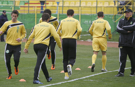 Antrenamente spartane pentru jucătorii vasluieni: "Trag de ei pînă îi înnebunesc!"