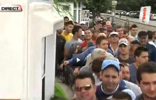 VIDEO / Suporterii Oţelului au făcut cozi uriaşe la casele de bilete pentru a-şi cumpăra abonamente