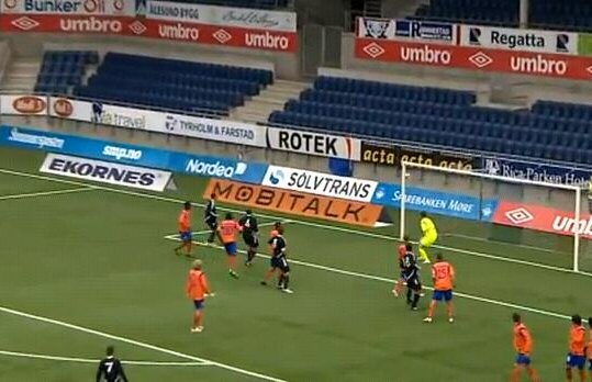 Lovitură liberă executată IMPECABIL într-o partidă din preliminariile Europa League