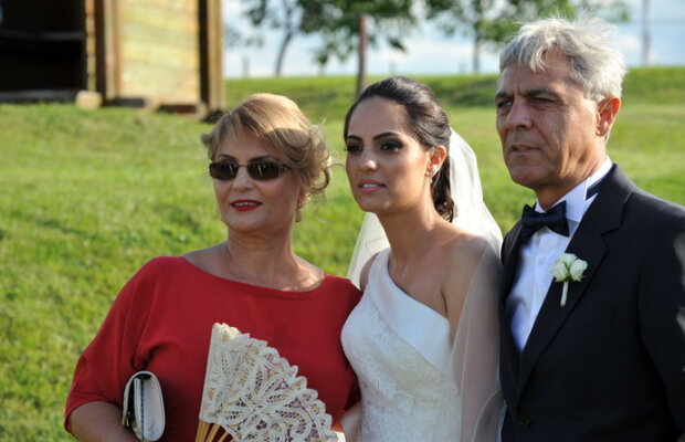 FOTO În sfîrşit la costum! Sorin Cîrţu şi-a măritat fata cea mare