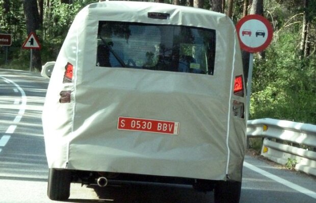 GALERIE FOTO Imagini spion ale noului model Dacia Popster