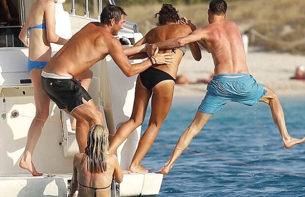 GALERIE FOTO Frank Lampard şi-a aruncat logodnica de pe iaht :D