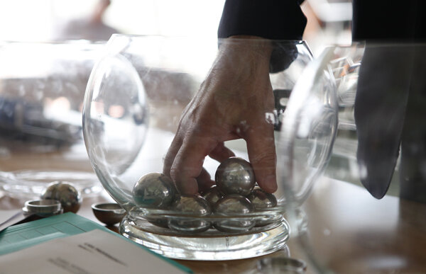 Vezi programul turului Ligii 1 2011-2012. Startul e pe 22 iulie