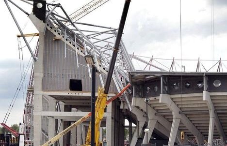 Poliţia a pornit o anchetă pentru a stabili vinovaţii pentru prăbuşirea stadionului lui Twente