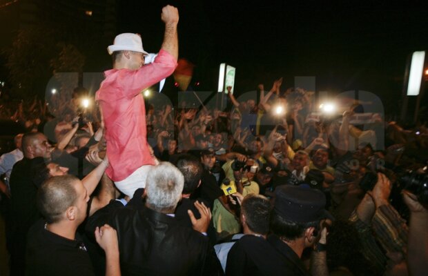 FOTO Bute a sărbătorit cu fanii în Piaţa Universităţii! La Pechea a fost sărbătoare mare!