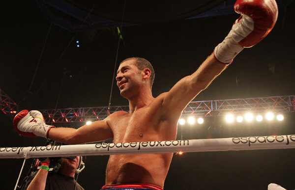 Gheorghe Zamfir vrea să-i compună o piesă de intrare în ring lui Lucian Bute!