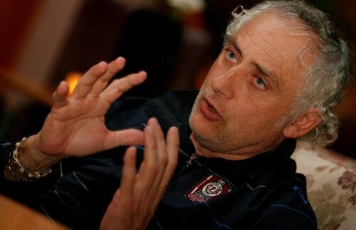 Fanii Veronei sînt la picioarele fostului antrenor al CFR-ului: "Mai bun decît Mourinho!"