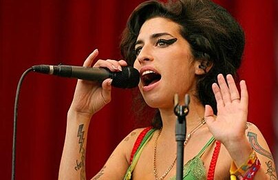 RIP Amy Winehouse. Asta e melodia cu care a cîştigat 6 premii Grammy
