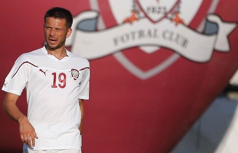 A dispărut sponsorul!  » Tricoul Rapidului e imaculat