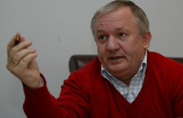 Porumboiu nu crede în demiterea preşedintelui LPF » "Dragomir nu este aşa fraier"