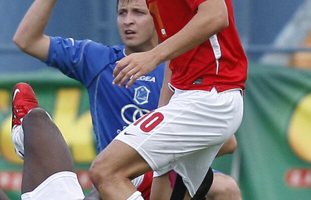 Dinu îl face praf pe Alexe: "Să şocheze prin joc, nu prin frizură. A fost mai mult prieten cu fotbaliştii pînă acum"