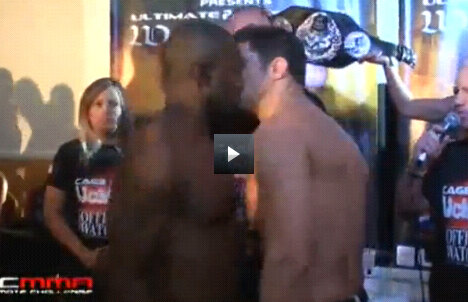 VIDEO / Gesturi GAY în MMA » Un luptător şi-a pupat adversarul pe gură! :O