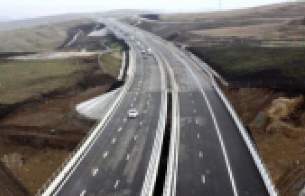 Din decembrie, autostrada Arad-Timişoara ar putea fi circulată. Vezi ce i-au promis constructorii premierului