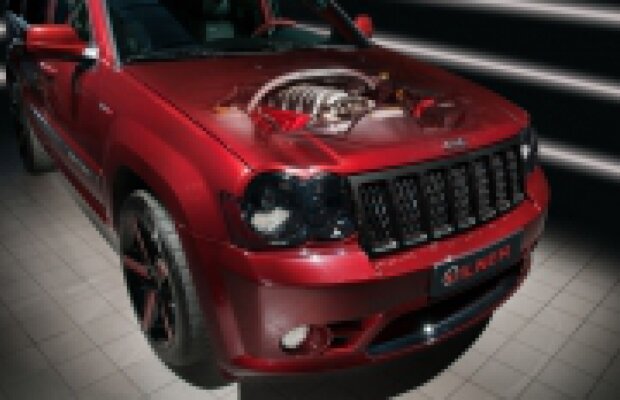 Tratament de roșu intens pentru Jeep Grand Cherokee