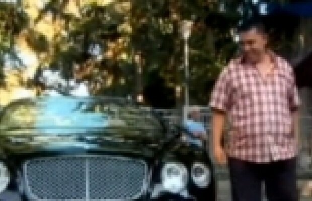 Manelistul Nicolae Guţă a primit cadou un Bentley de 200.000 de euro la o nuntă