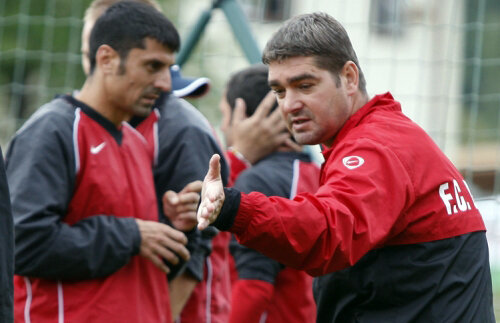 Generaţia '70 e la putere » Antrenorii proveniţi din foşti fundaşi domină Liga 1