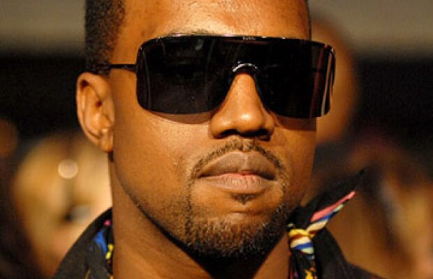 VIDEO! Kanye West a cazut pe scena!