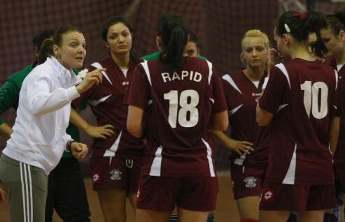 A vîndut jucătoarele! » Roxana Niţă şi Cristina Nan, sacrificate de Caciureac