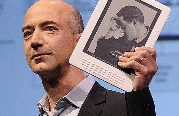 Airbag pentru telefon. Invenţia ţintită pentru cei care îşi scăpă mobilele pe jos prea des