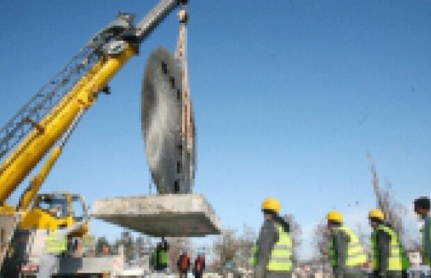 Ploieşti. Muncitorul care a fost prins sub un mal de pământ a murit