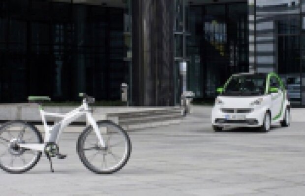 Viitorul smart fortwo va veni cu bicicleta ebike