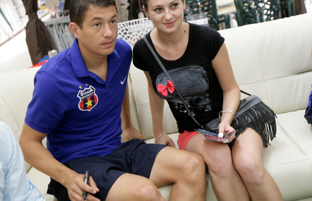 FOTO Steliştii au dat autografe la Mall, apoi s-au plimbat prin parc