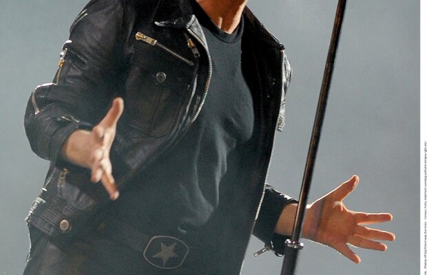 VIDEO! Bono scoate bani din orice