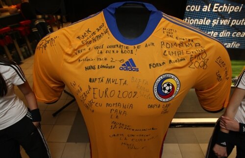 Dacă vrei să mergi la Luxemburg - România plăteşti între 10 şi 25 de euro biletul de meci