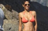 Halle Berry, extrem de sexy în bikini, la 45 de ani