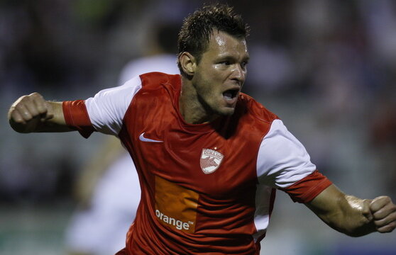 Şef de galerie de lux pentru Dinamo » Marius Niculae îşi va încuraja colegii din peluza Cătălin Hîldan