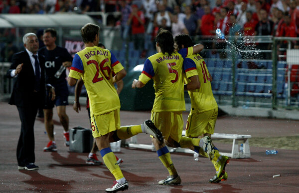 Becali i-a dat replica lui Borisov, dar şi celor 30.000 de fani ai lui ŢSKA Sofia: "Ţiganii merg în grupe, bulgarii stau acasă!"