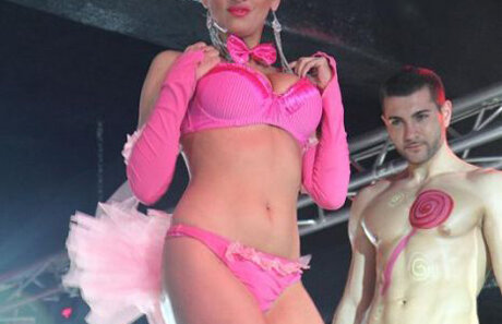 Sanziana Buruiana se bate prin cluburi!