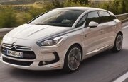 Cu aromă franţuzească, DS5 vine la Frankfurt