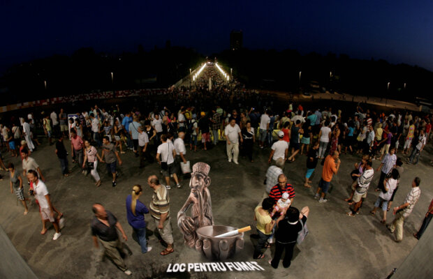 Dacă ne luăm după statistici, 15.000 de oameni vor merge diseară la 30 de metri de stadion ca să FUMEZE :)