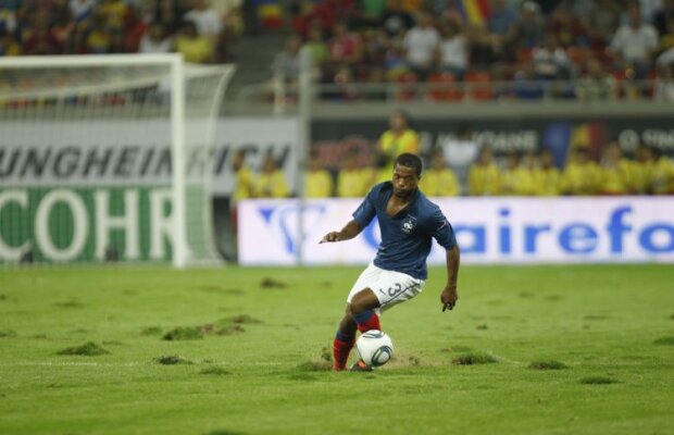 Fotbaliştii şi jurnaliştii francezi sînt de acord: gazonul de pe Naţional Arena, dezastru total! Am speriat "cocoşii" cu ograda