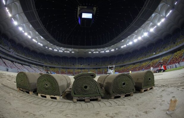 Gazon olandez pentru Steaua - Schalke » Costă 200.000 de euro, plăteşte Steaua, decontează Primăria