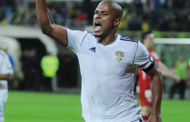 "Hingherul" Wesley » Brazilianul îi pedepseşte pe "cîini" pe unde îi prinde