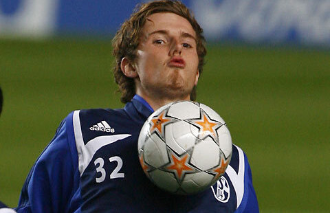 Portarul lui Schalke s-a accidentat! Cu Steaua ar putea apăra un goalkeeper de 21 de ani