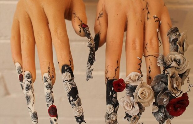 FOTO! Manichiura suprarealista, la o expozitie din Londra