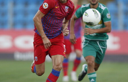 Dragomir ironizează transferurile Stelei: "Cu jucători de la retrogradate, te duci către retrogradare"