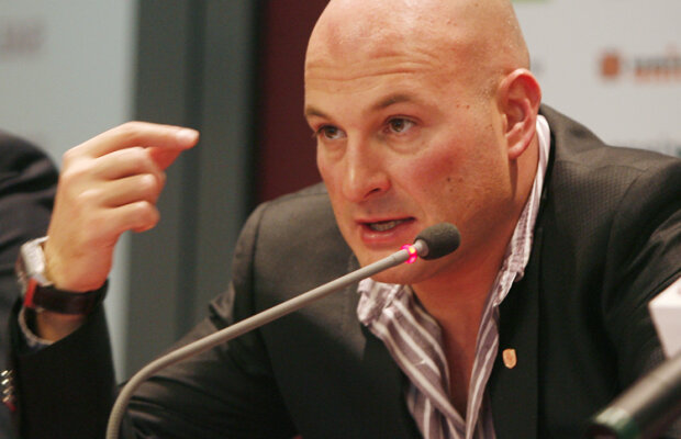 CFR nu-l uită pe Porumboiu ;) » Paszkany: "Robert Dumitru a fluierat într-o singură direcţie"