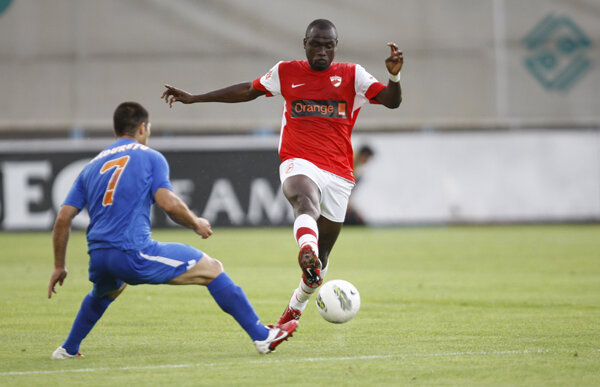 Djakaridja solicită o mărire salarială pentru a continua la Dinamo » Bani pentru scutece :)