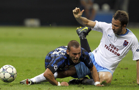 Eurodezastru » Fără Chivu, Inter a fost învinsă de Trabzon, o echipă ajunsă cu noroc în Ligă