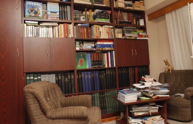 Federalul Dan Cristea n-a mai apucat să-şi vadă muzeele fotbalului şi sportului » Bibliotecă pentru istorie