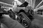 Land Rover Defender II Cuthbertson, scos la licitație