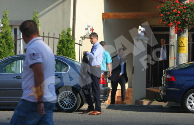 GALERIE FOTO Cancan susţine că brigada de la FCM Tg. Mureş-U Cluj a petrecut cu femei înainte de meci